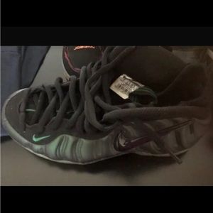 Pine Green 
Men size 6, or Women size 8 Pine Green and Black Foamposites